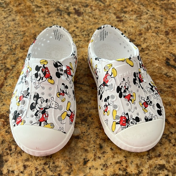 Native toddler Disney shoes size 5 - Picture 2 of 5